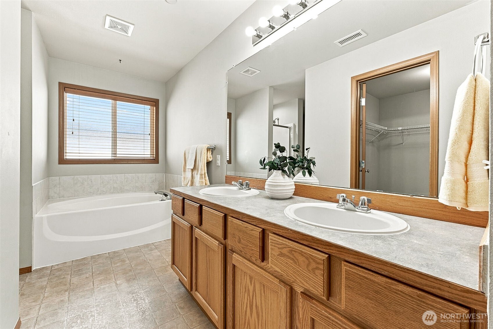 1902 Shipman Avenue Property Photo 21