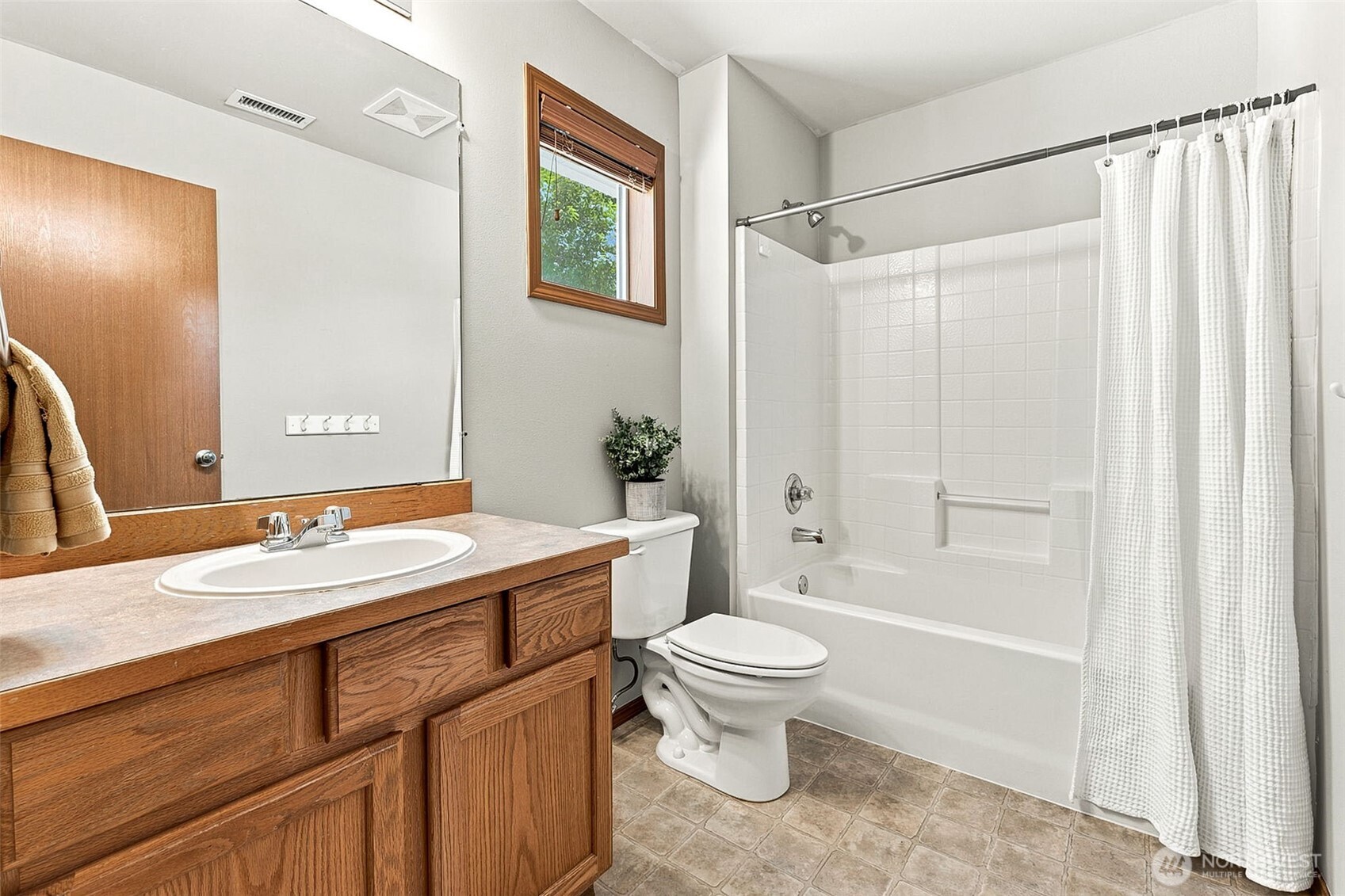 1902 Shipman Avenue Property Photo 28