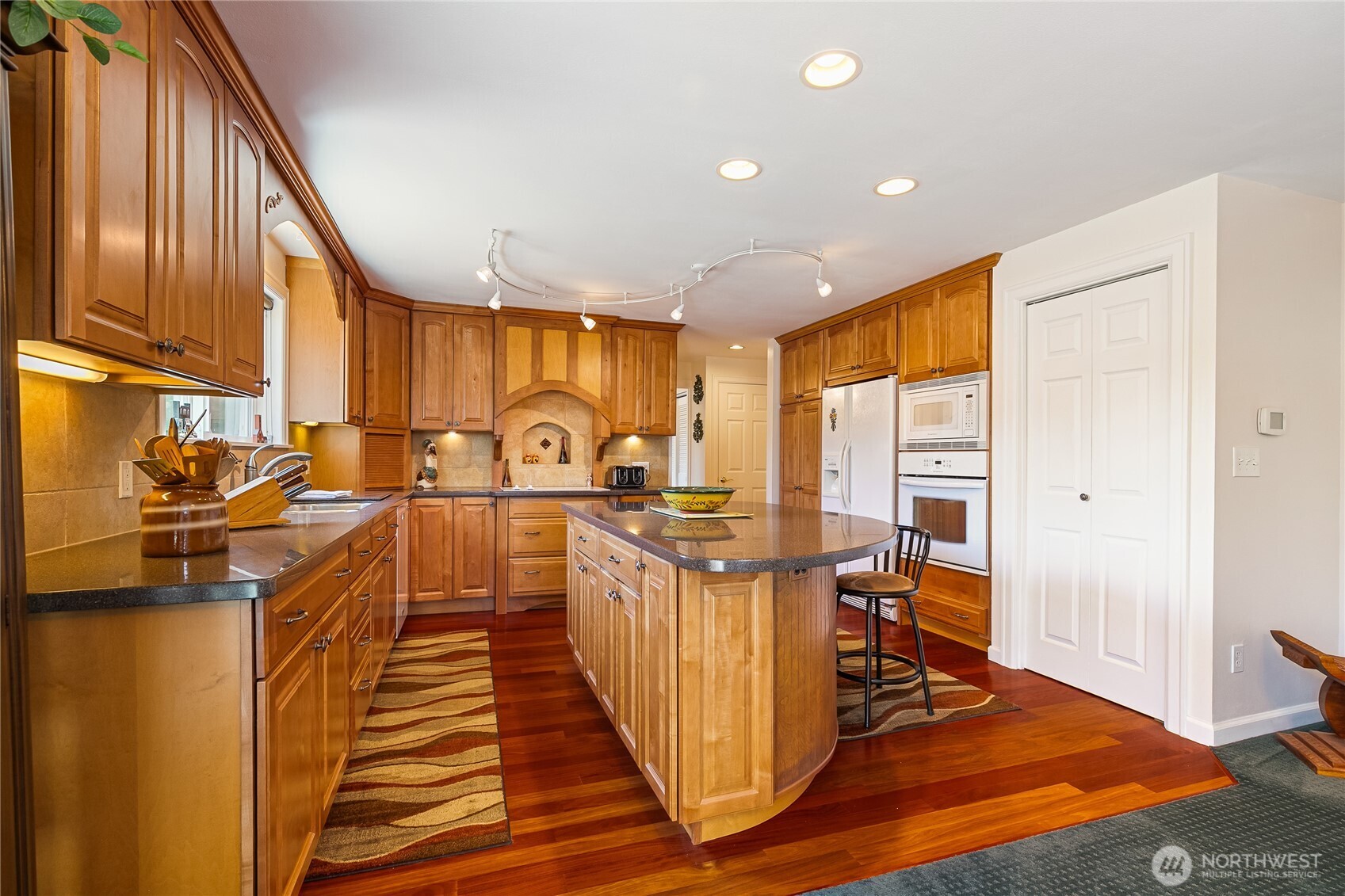 6994 Helweg Lane Property Photo 3