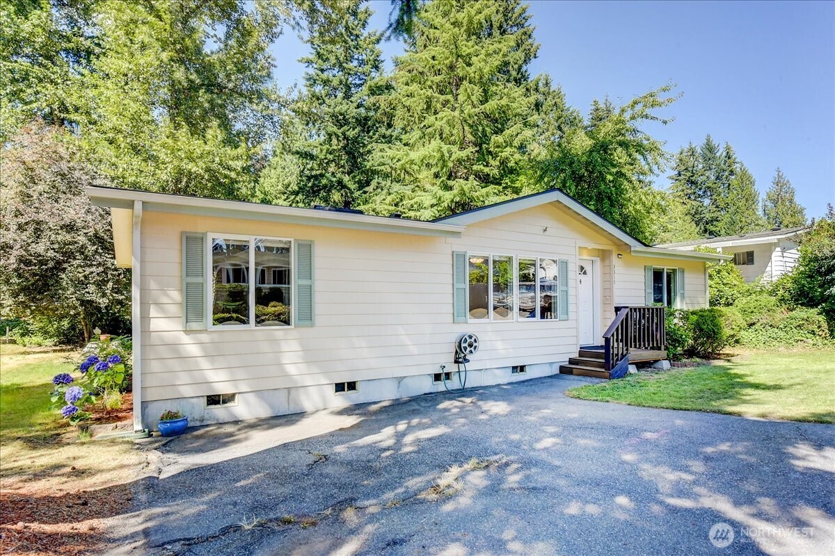 3315 207 Place Property Photo 2