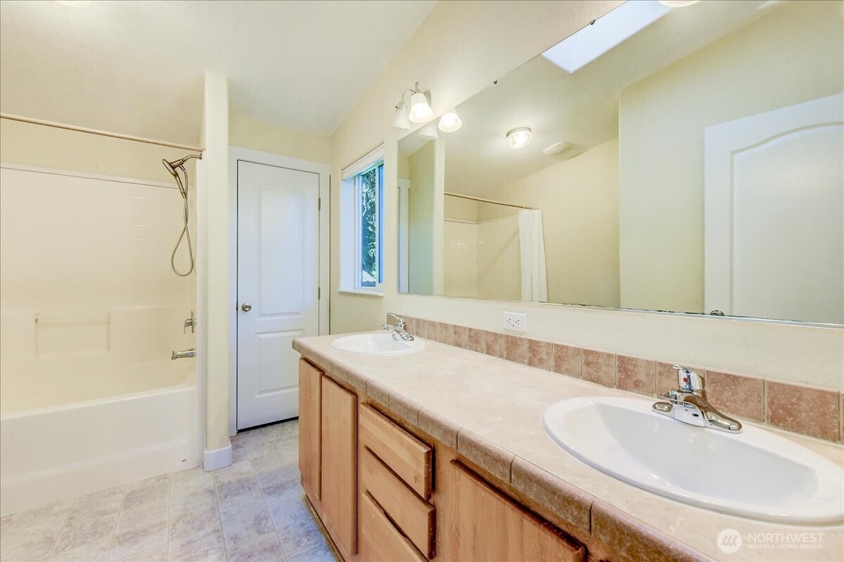 3315 207 Place Property Photo 12