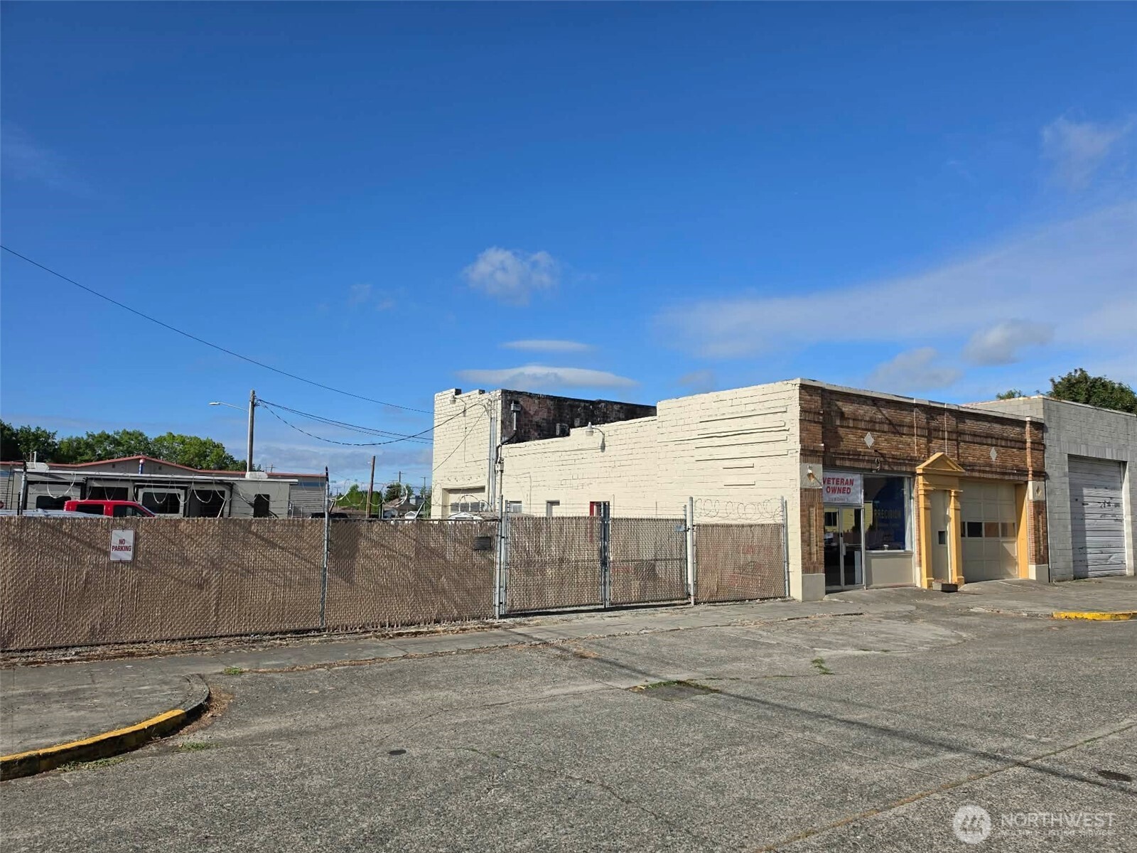 212 W Center Street Property Photo 3