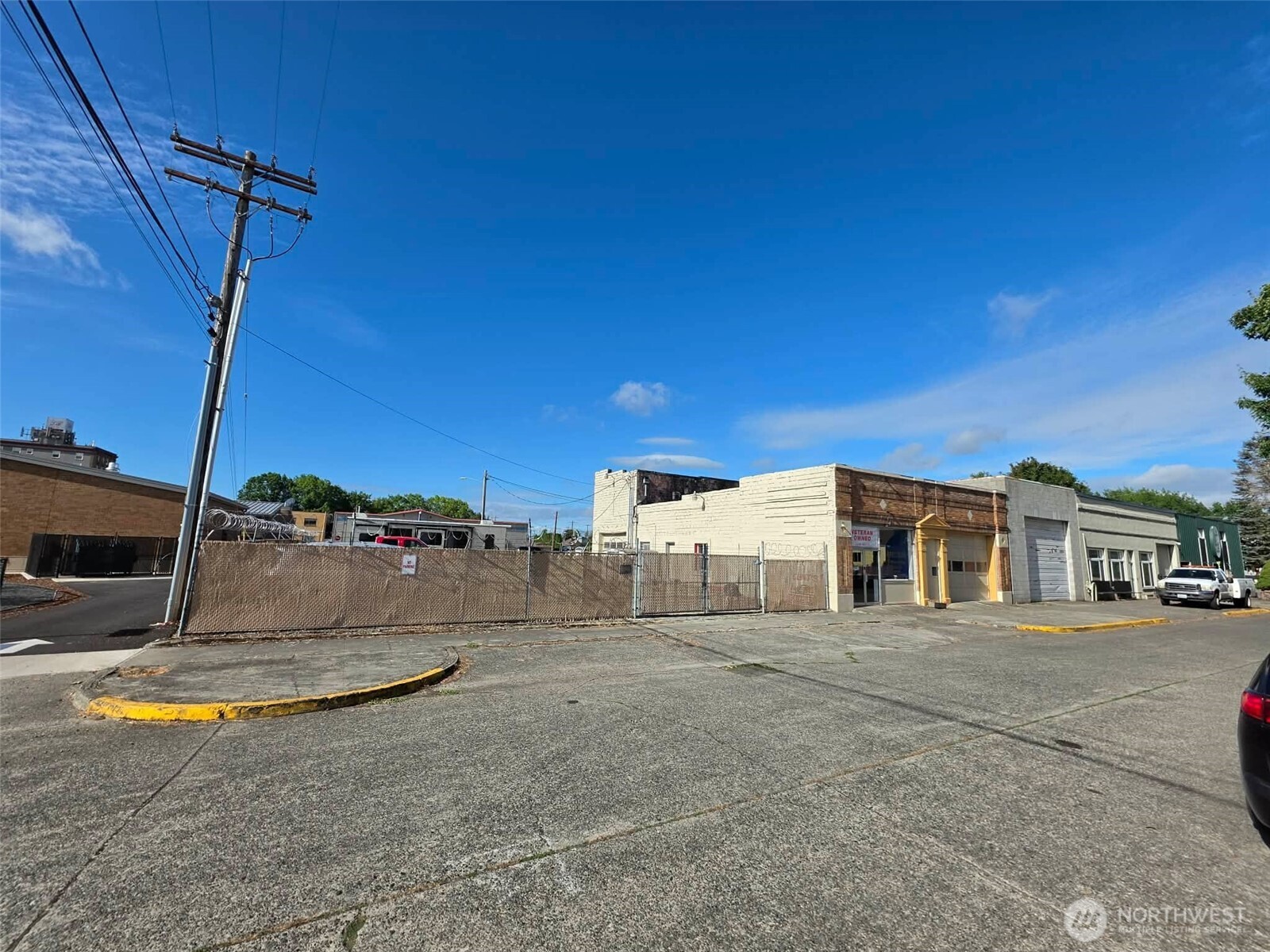 212 W Center Street Property Photo 4