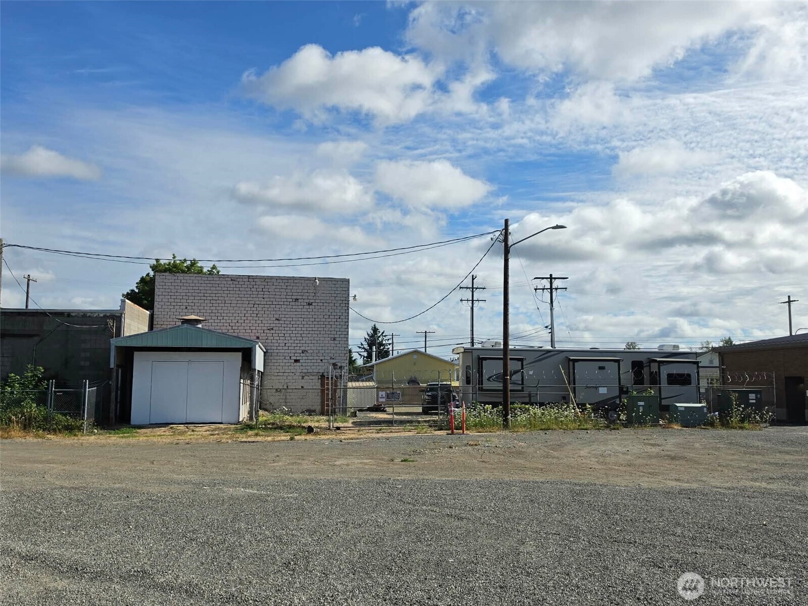 212 W Center Street Property Photo 8