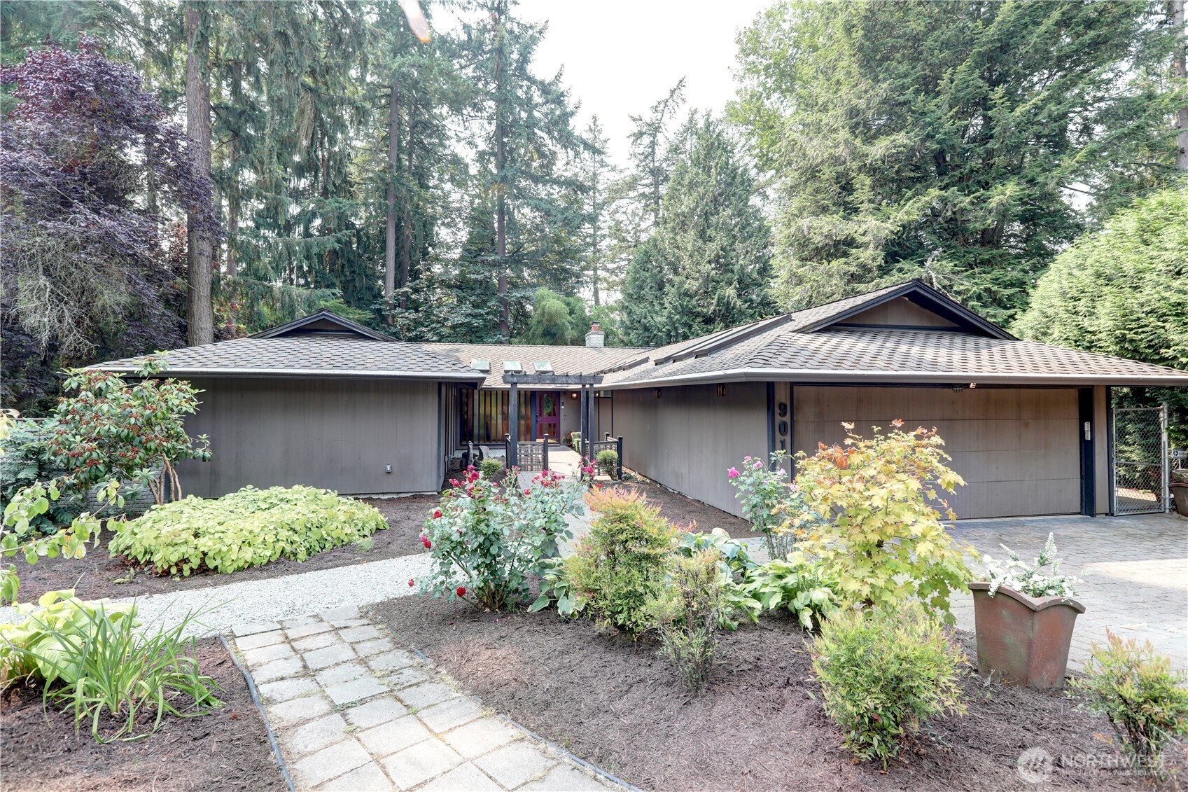901 129th Place Property Photo 1