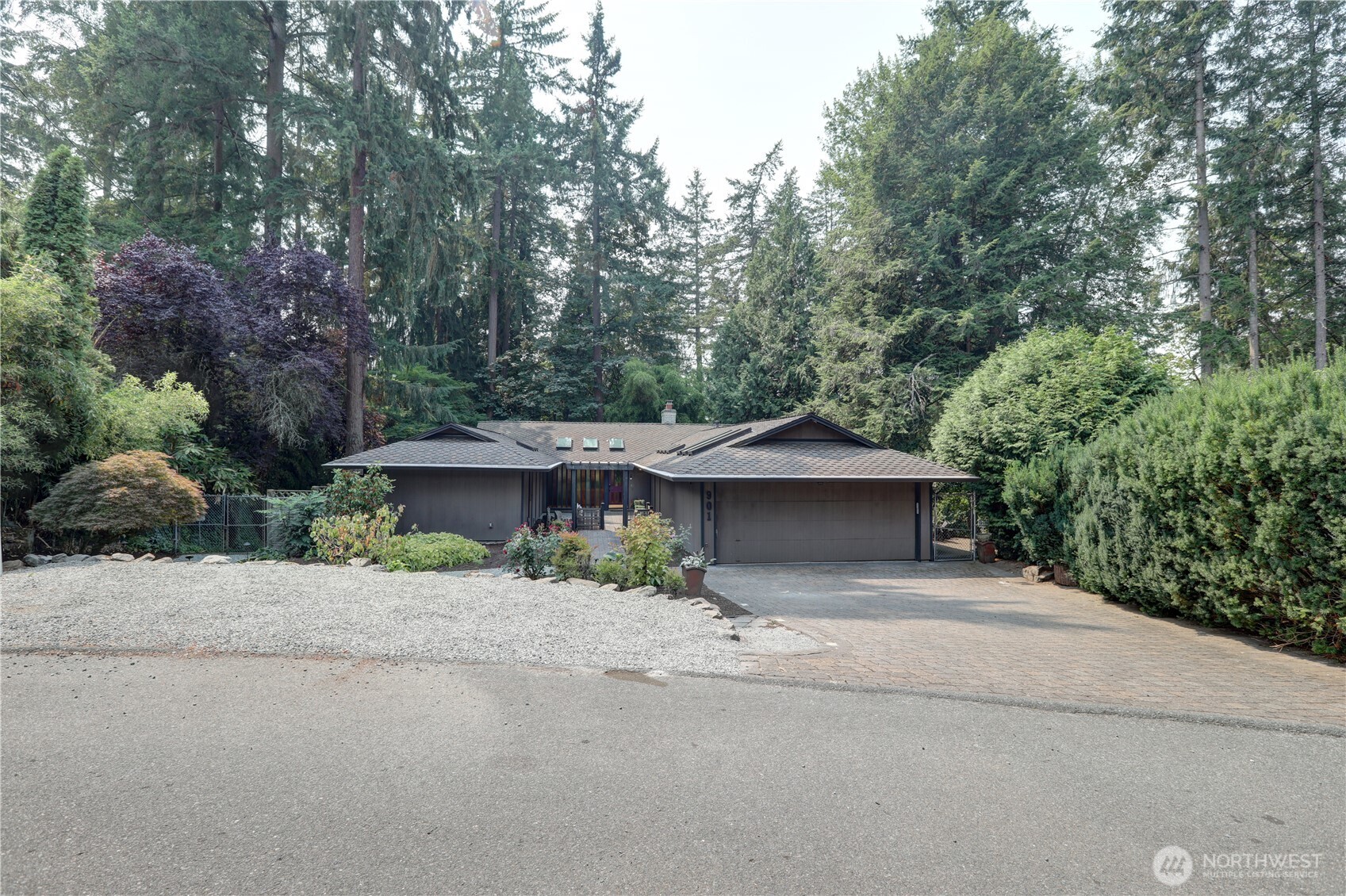 901 129th Place Property Photo 2