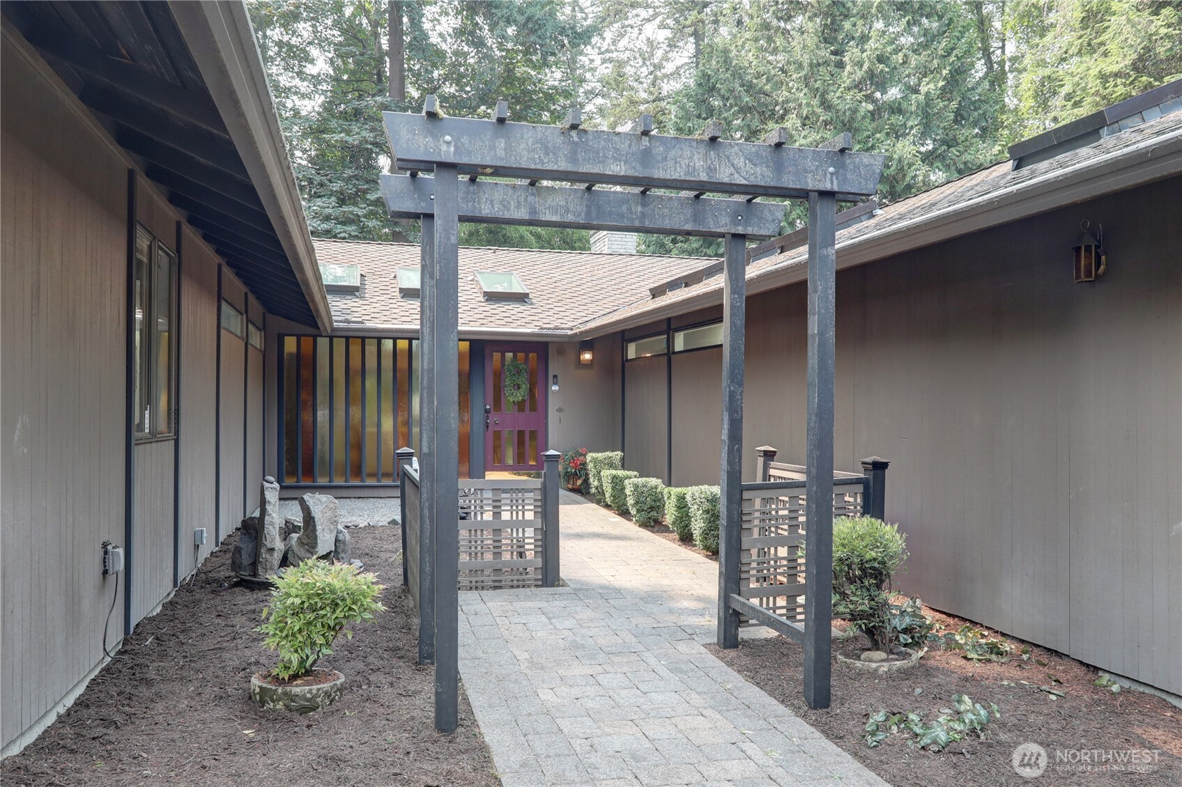 901 129th Place Property Photo 3