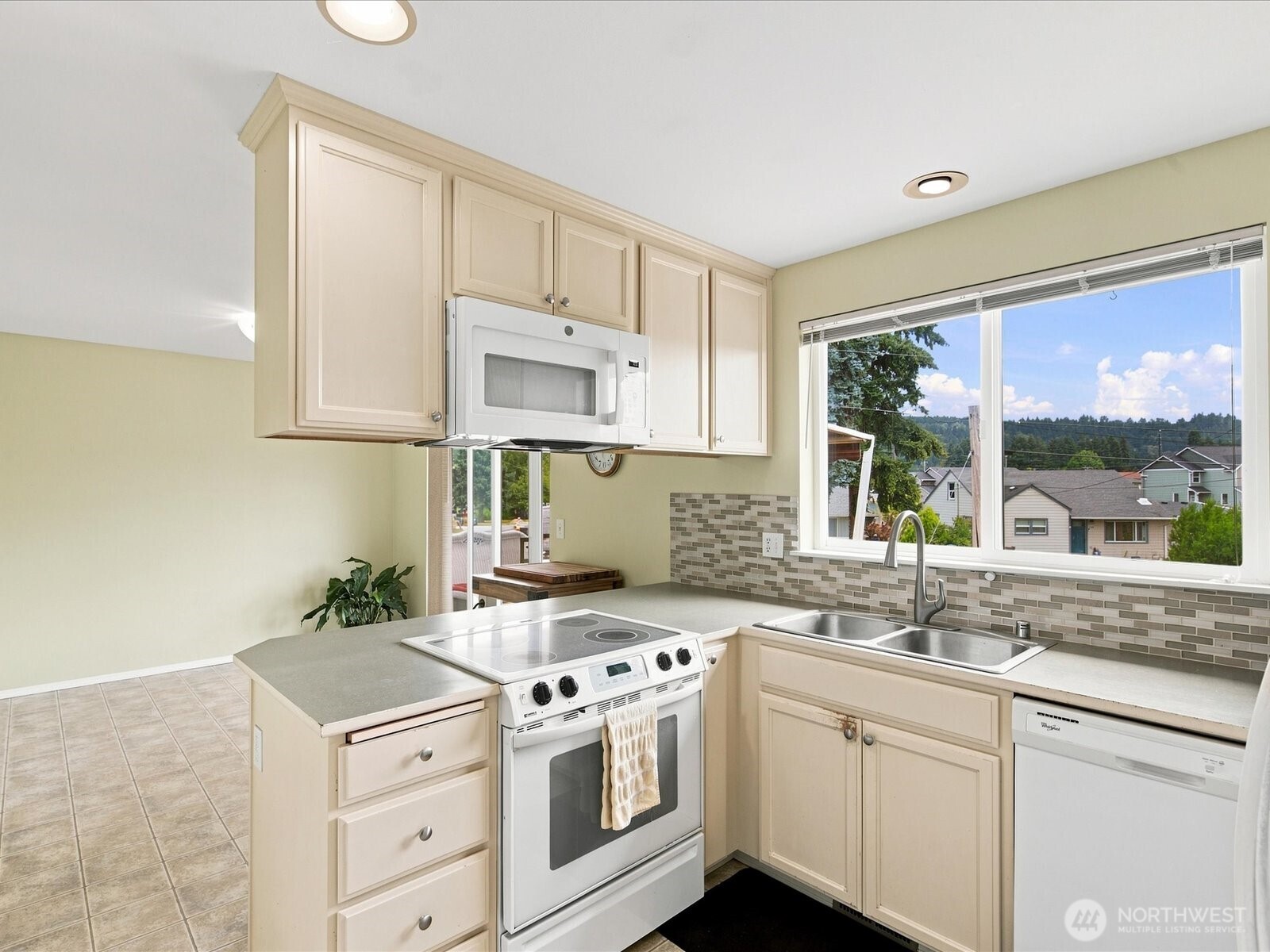 206 Orting Avenue Property Photo 17