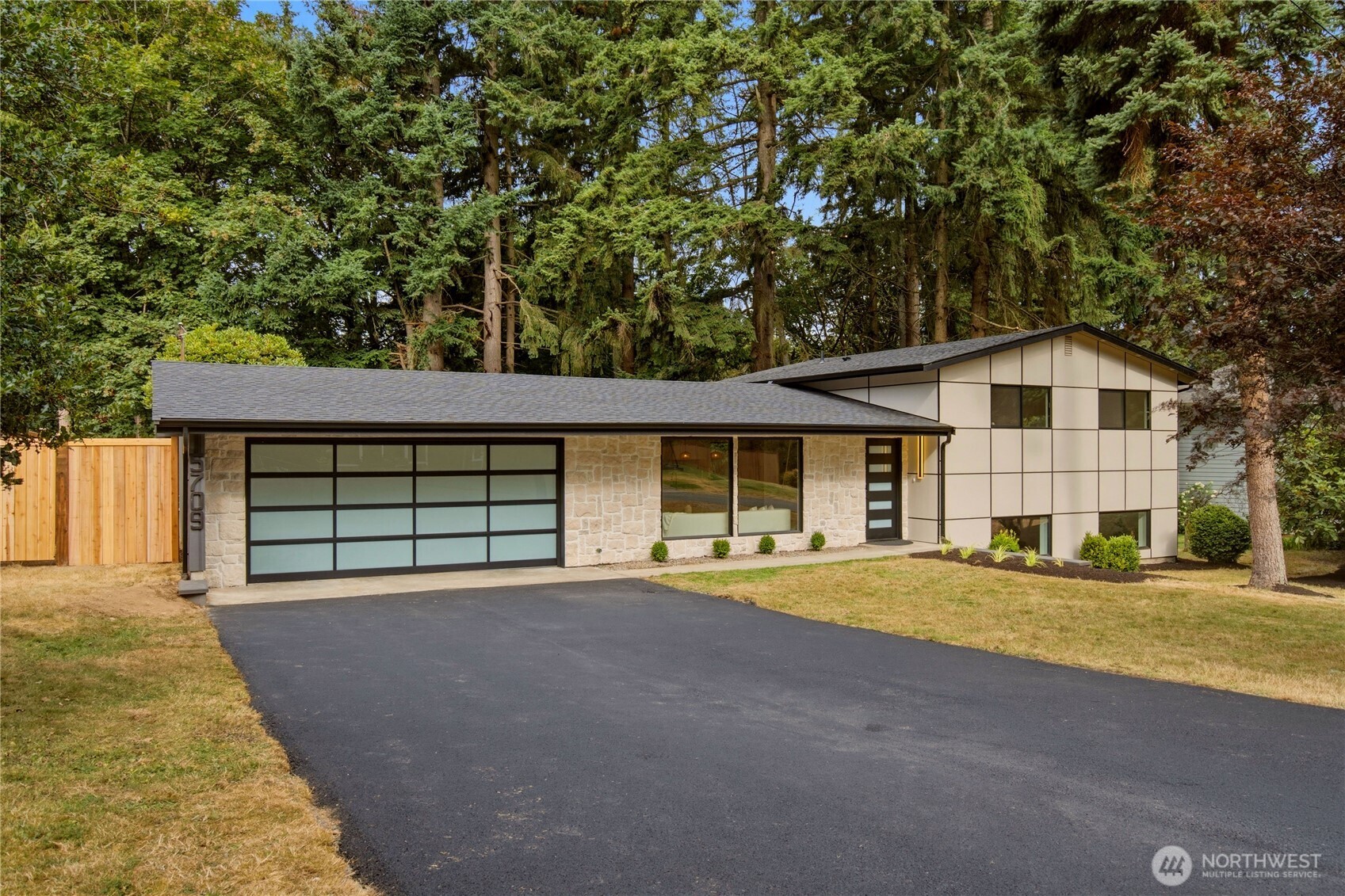 15709 76th Pl Ne Property Photo 2