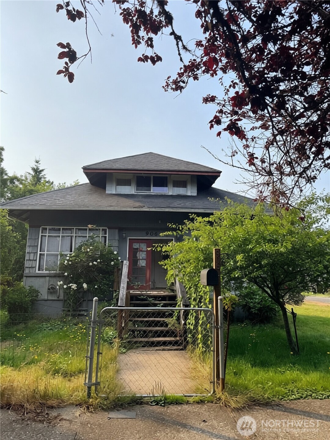 906 Maple Street Property Photo 1