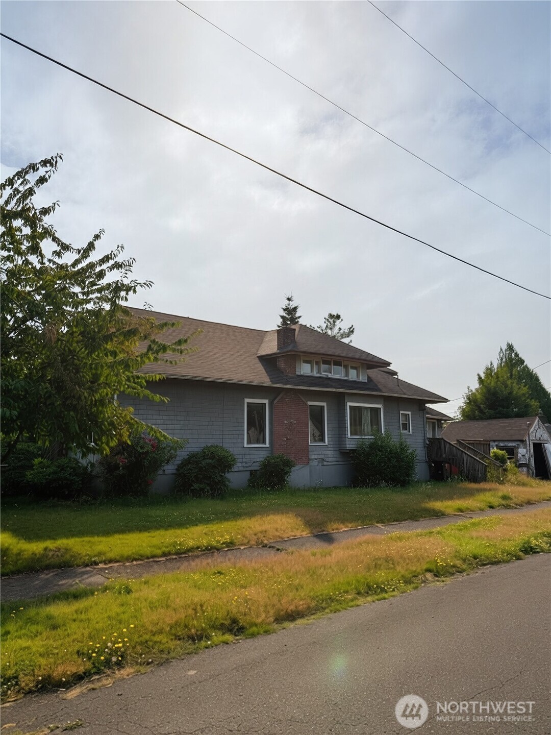 906 Maple Street Property Photo 2