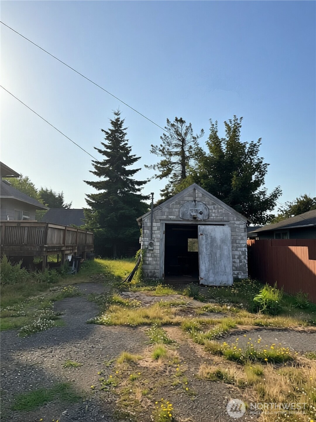 906 Maple Street Property Photo 3