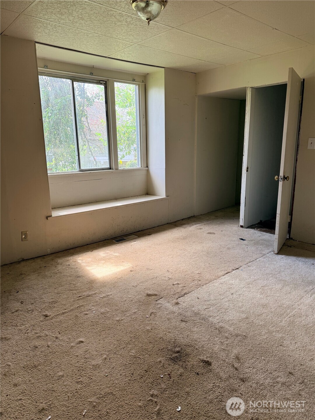 906 Maple Street Property Photo 7