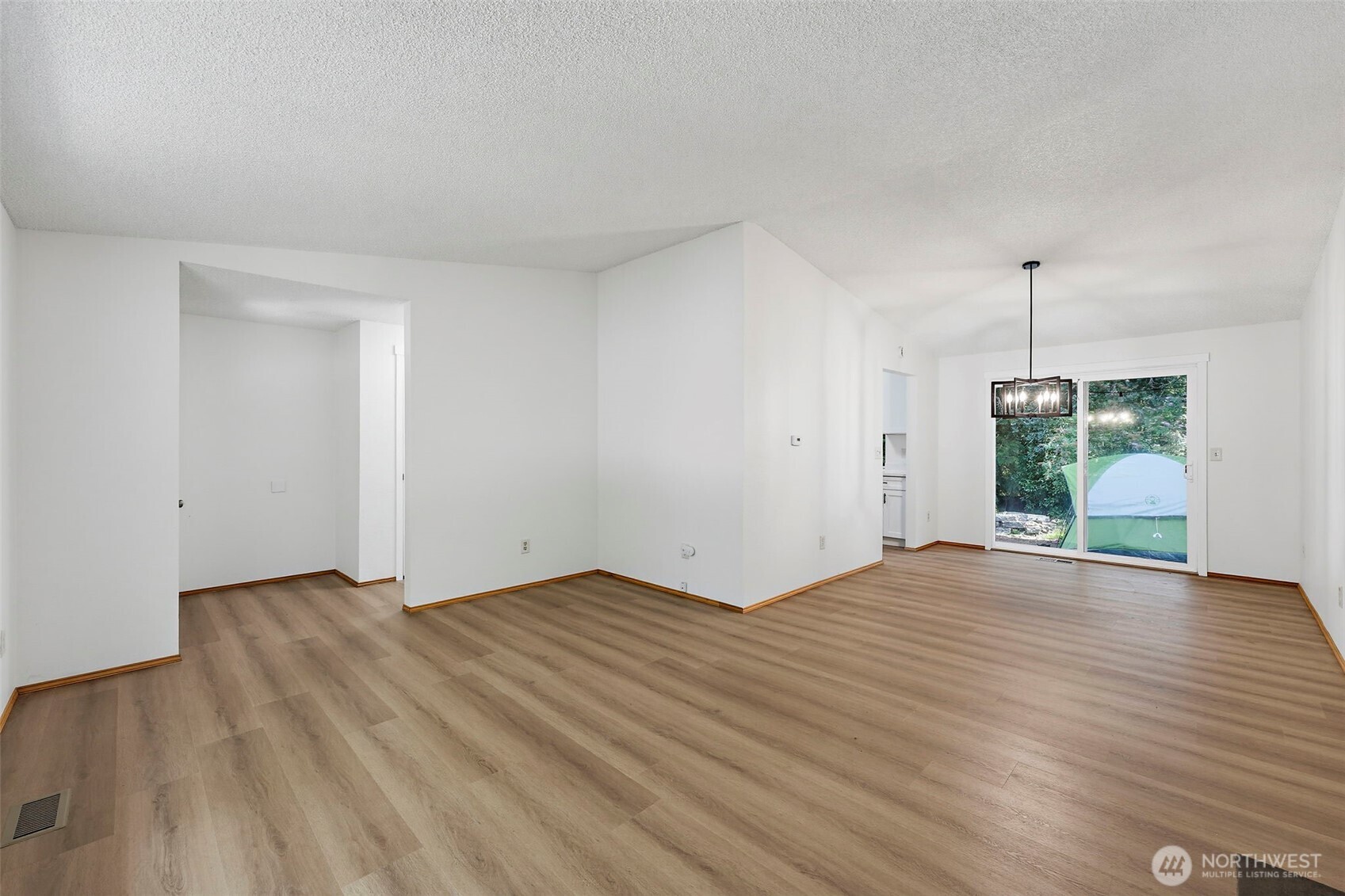 524 Choker Ct Se Property Photo 5