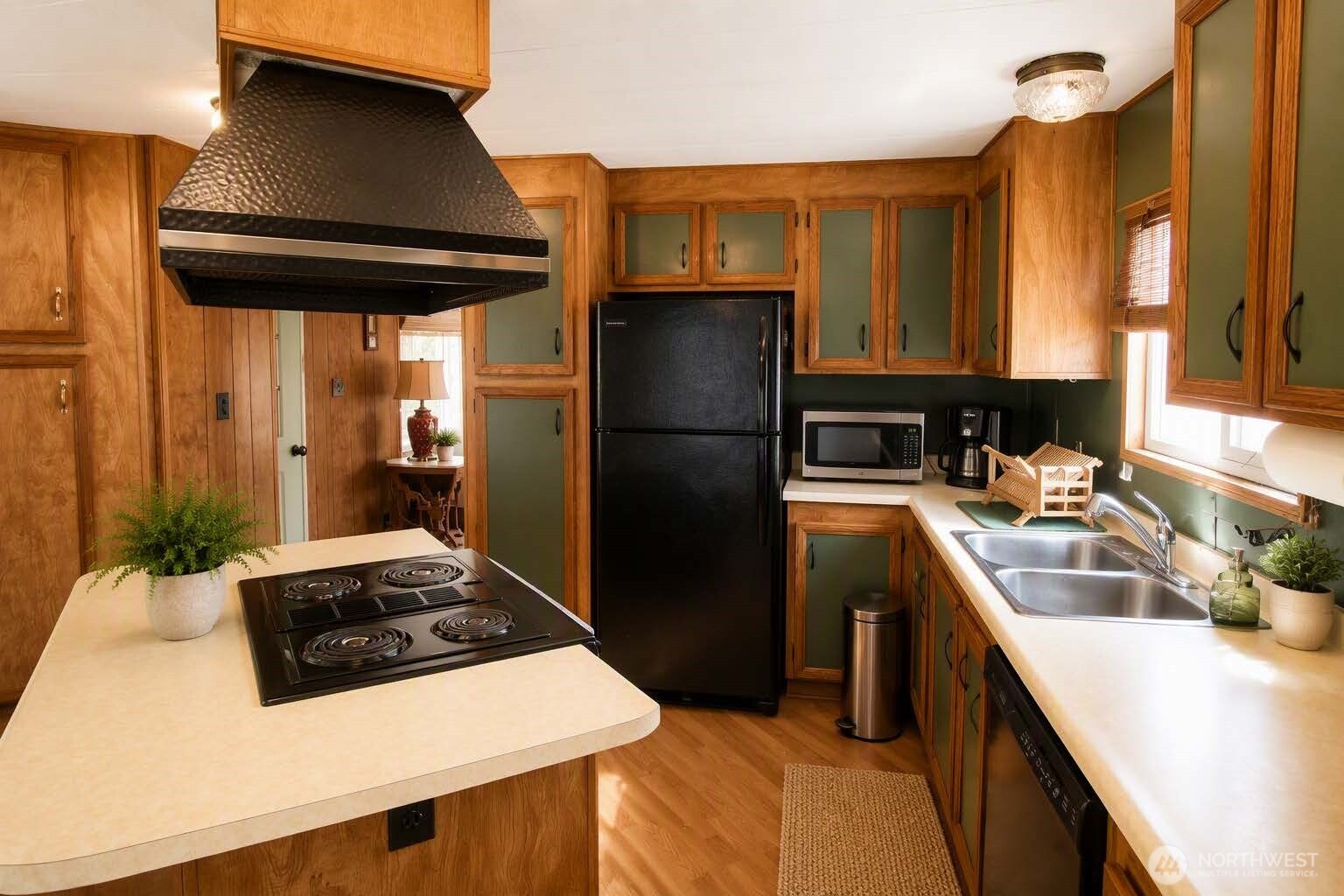 2400 Donovan Avenue 72 Property Photo 5