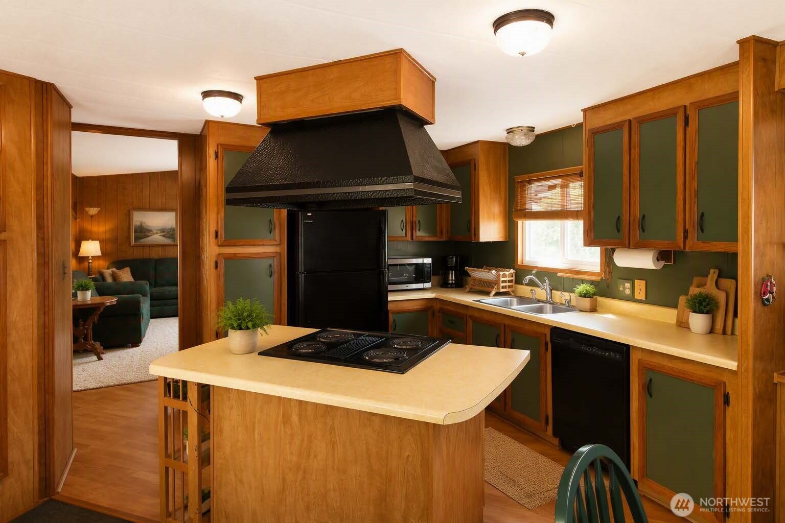 2400 Donovan Avenue 72 Property Photo 6