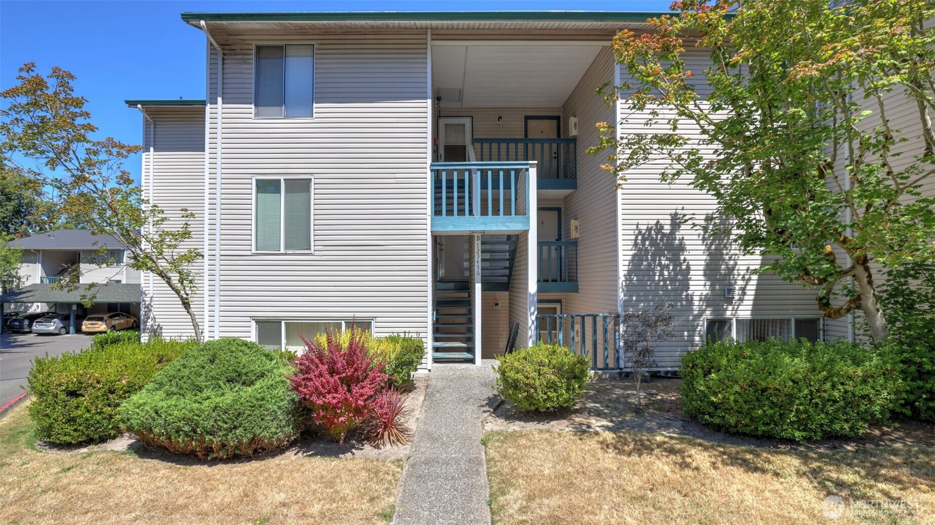 17431 Ambaum Boulevard D2 Property Photo 1