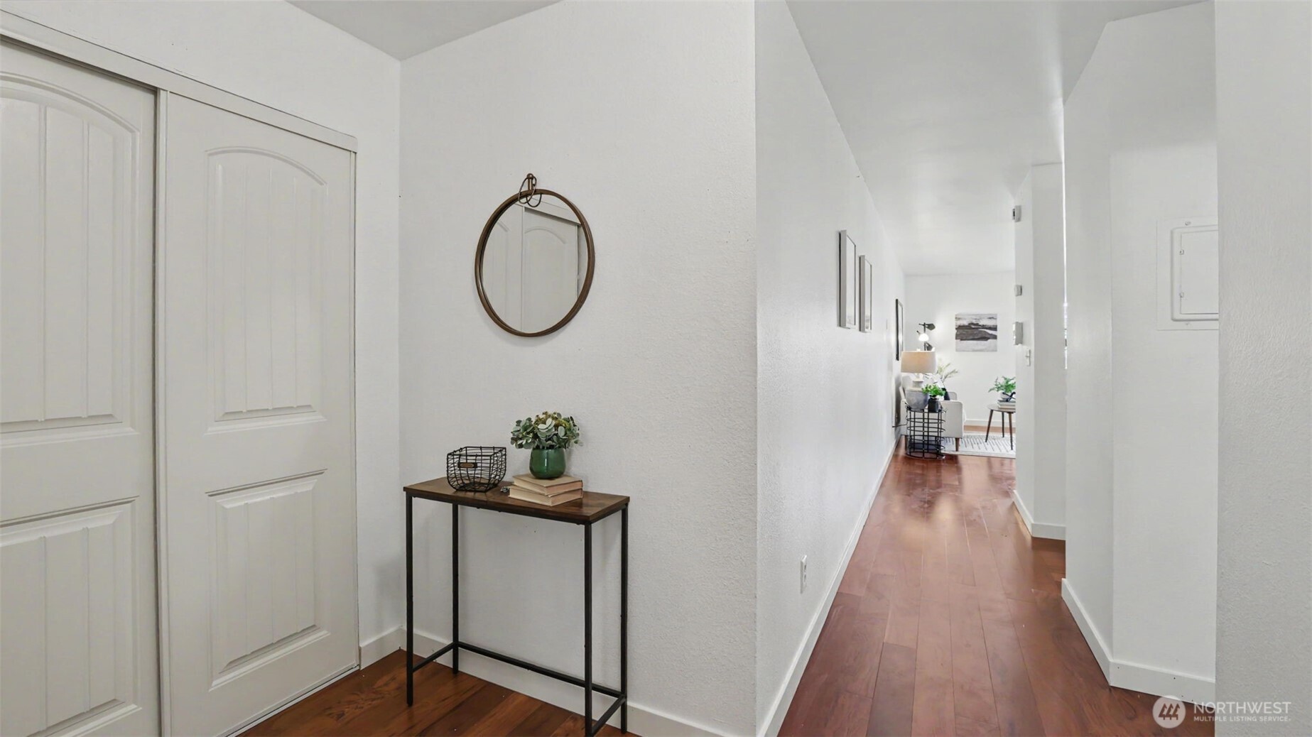 17431 Ambaum Boulevard D2 Property Photo 2