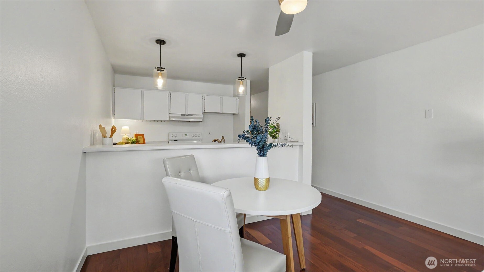 17431 Ambaum Boulevard D2 Property Photo 6