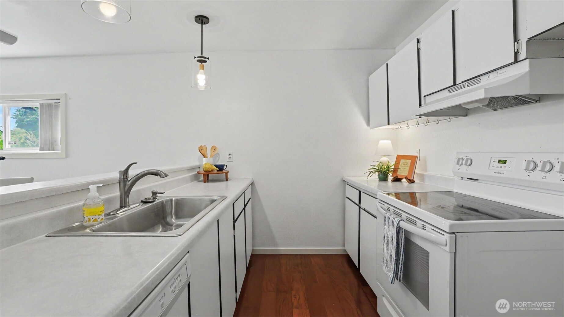 17431 Ambaum Boulevard D2 Property Photo 9