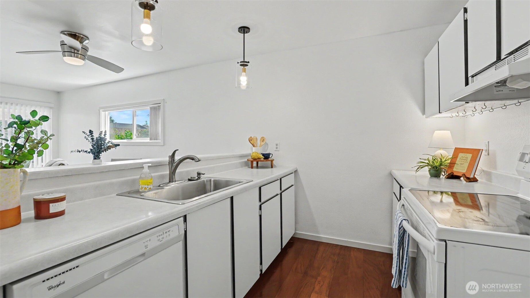 17431 Ambaum Boulevard D2 Property Photo 10