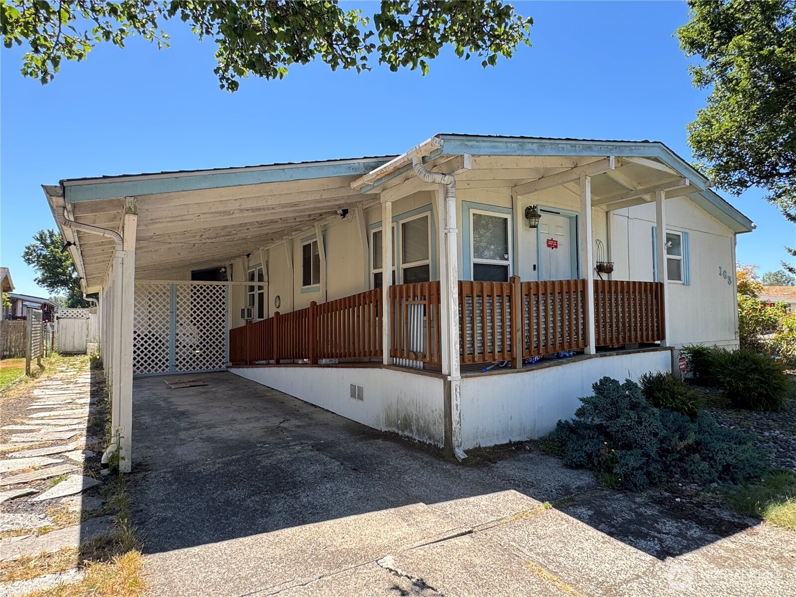 163 Blue Heron Drive Property Photo 2
