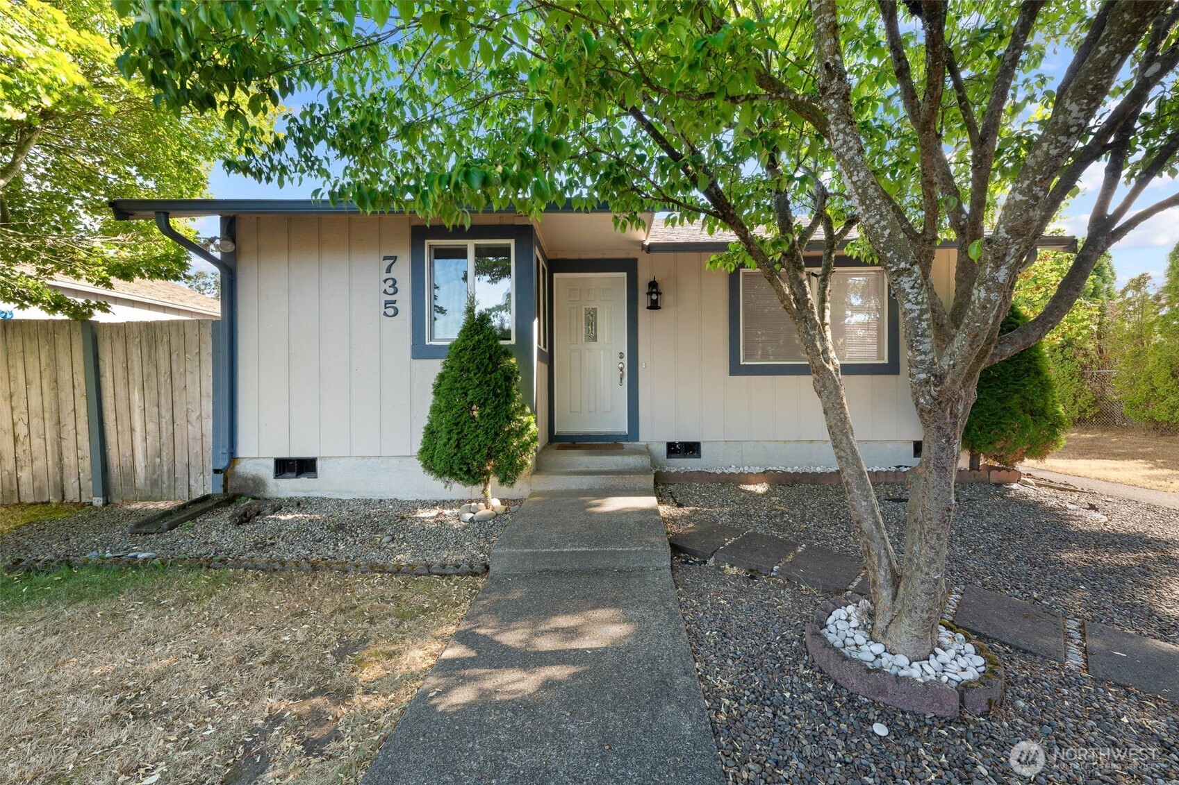 735 Hamelin Lane Property Photo 1
