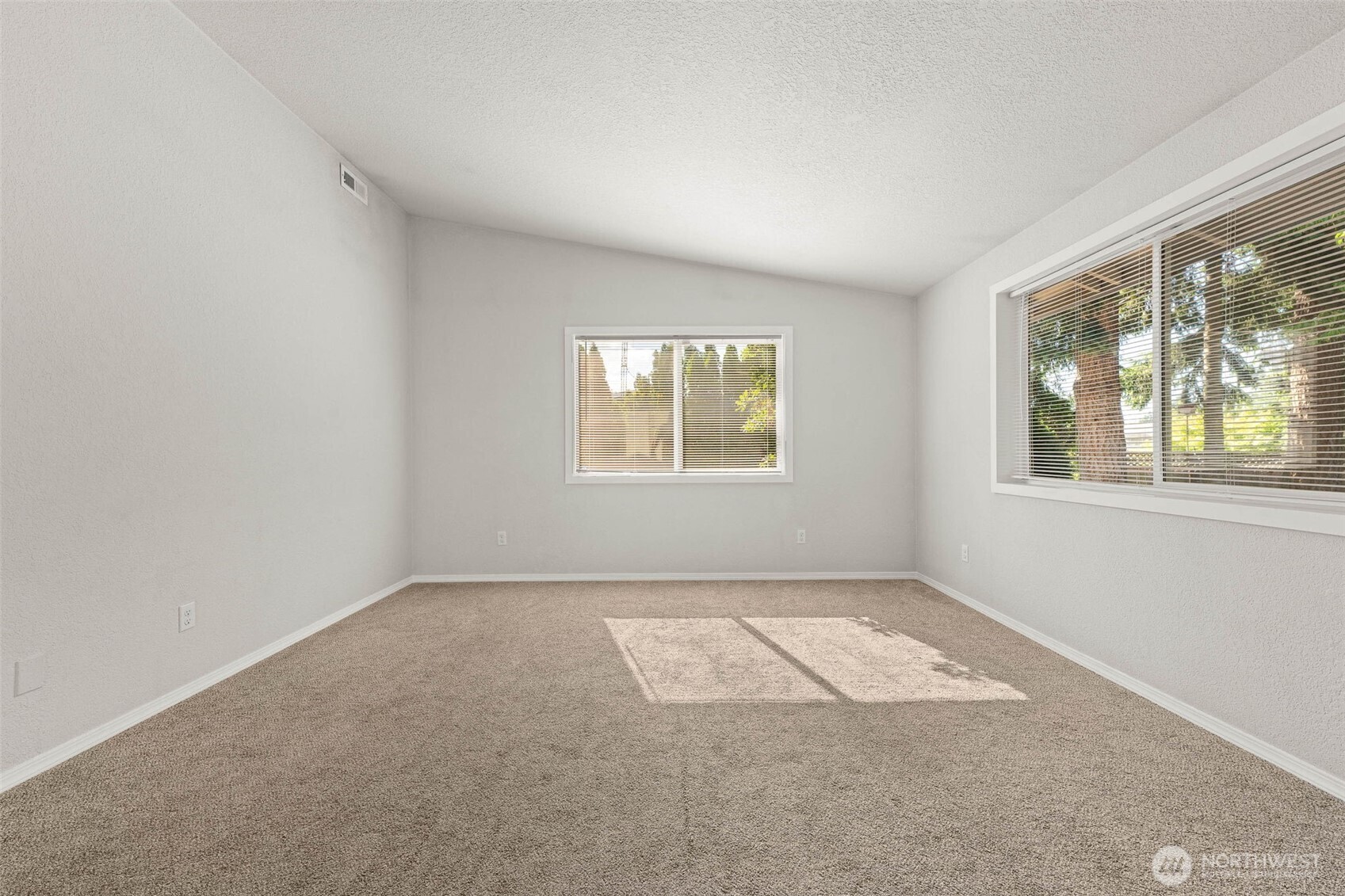 735 Hamelin Lane Property Photo 3