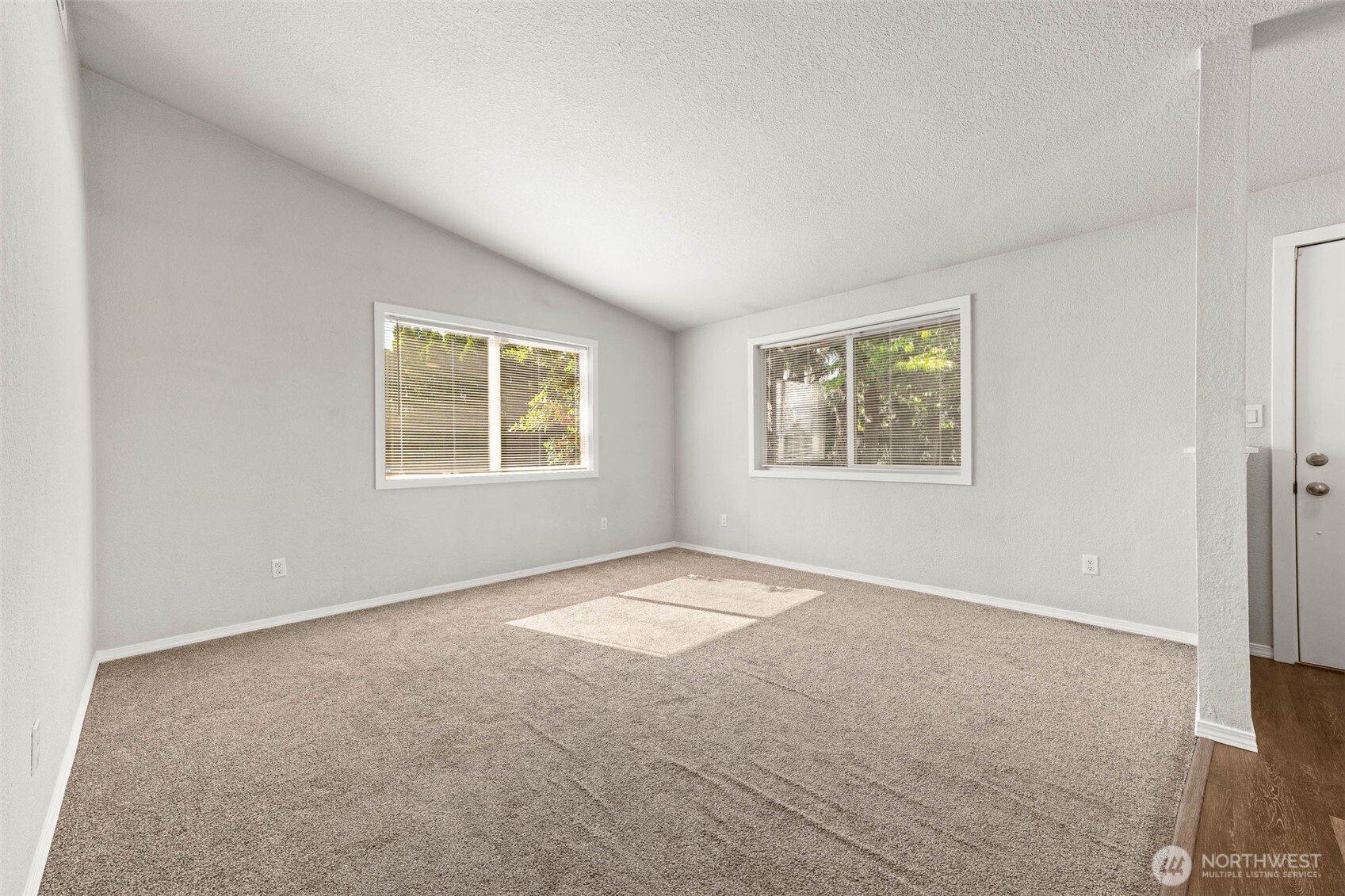 735 Hamelin Lane Property Photo 4