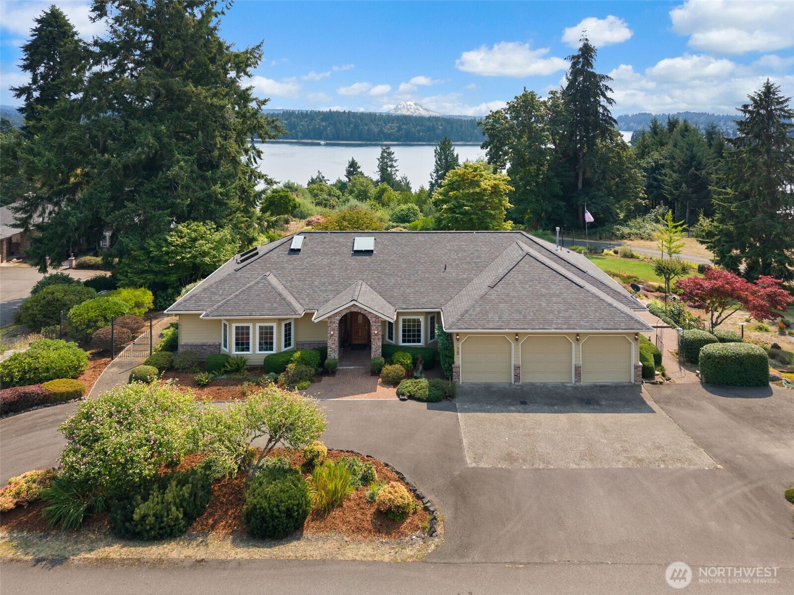 30 Se Dawnview Crest Property Photo 1