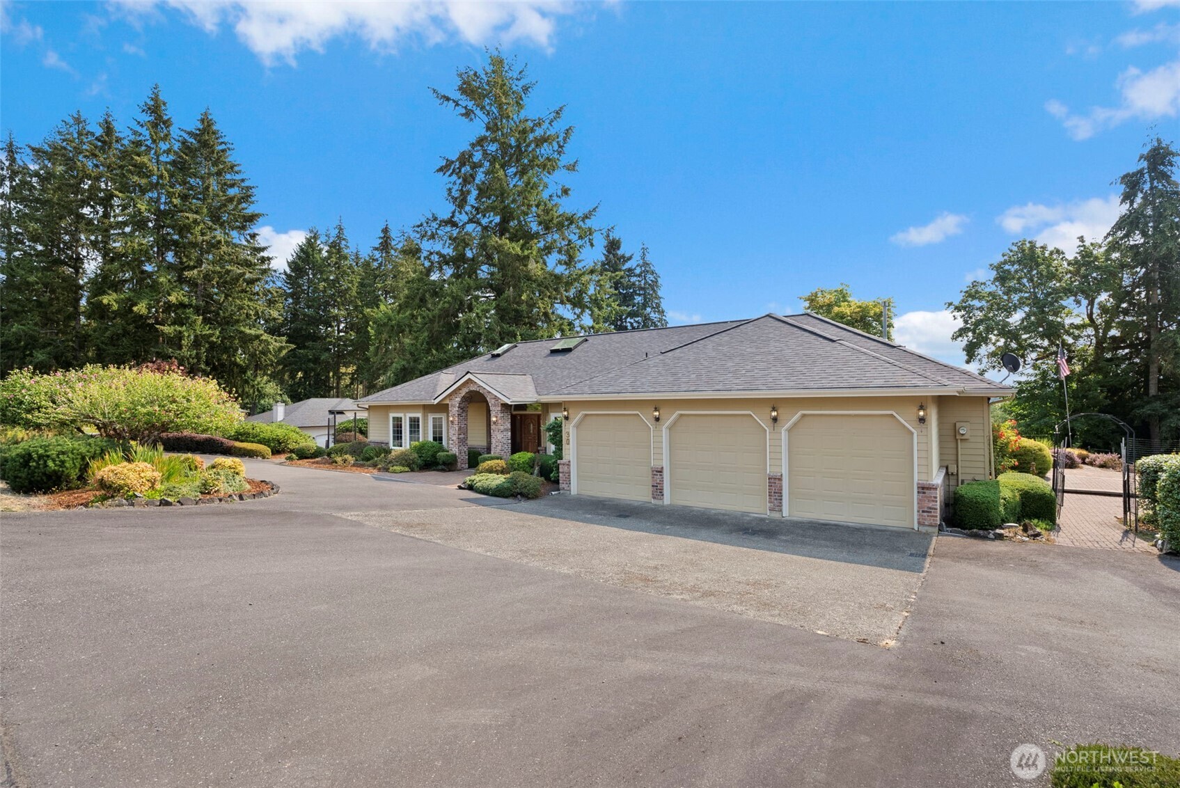 30 Se Dawnview Crest Property Photo 2