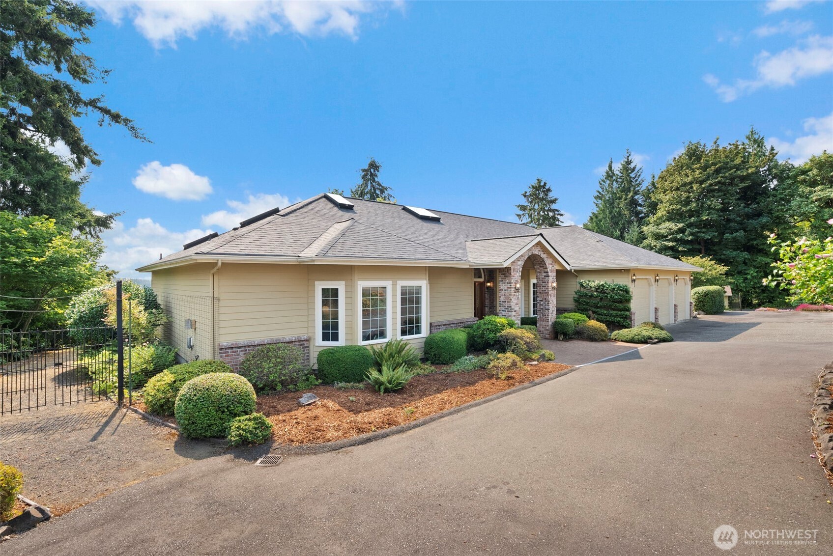 30 Se Dawnview Crest Property Photo 3