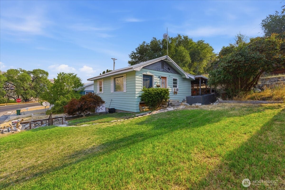 807 Birch Street Property Photo 1