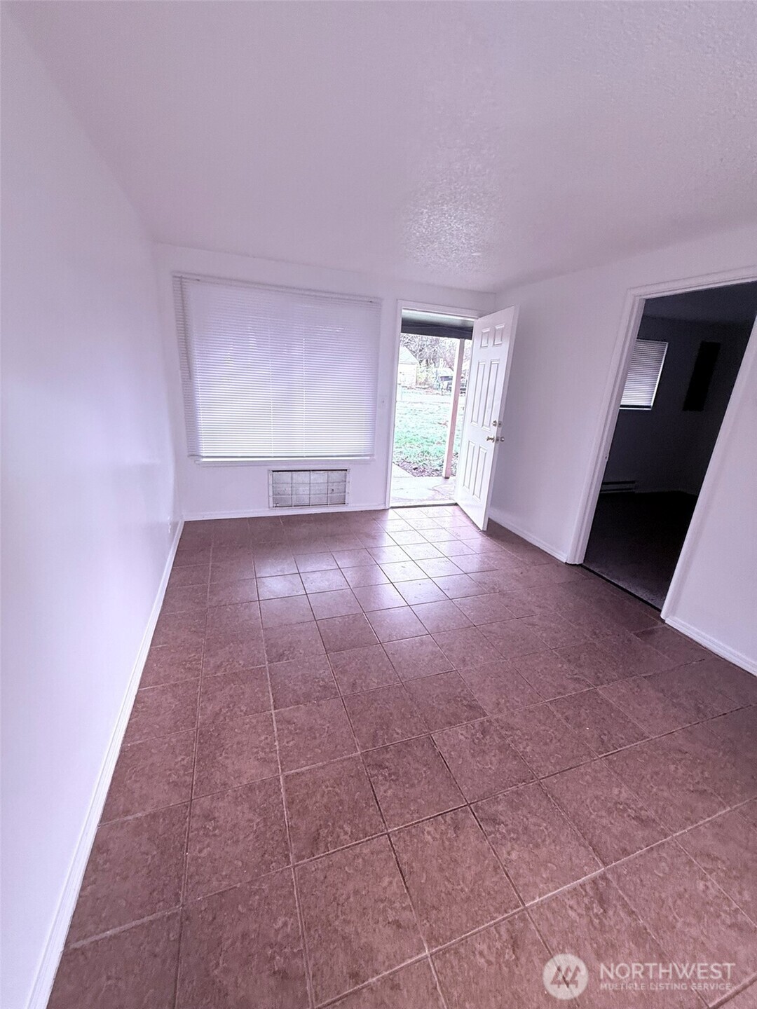 1644 120th Street Property Photo 3