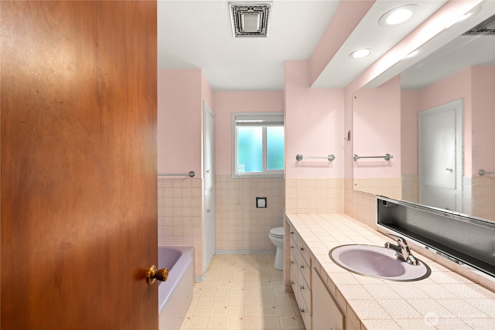400 Fairway Drive Property Photo 17