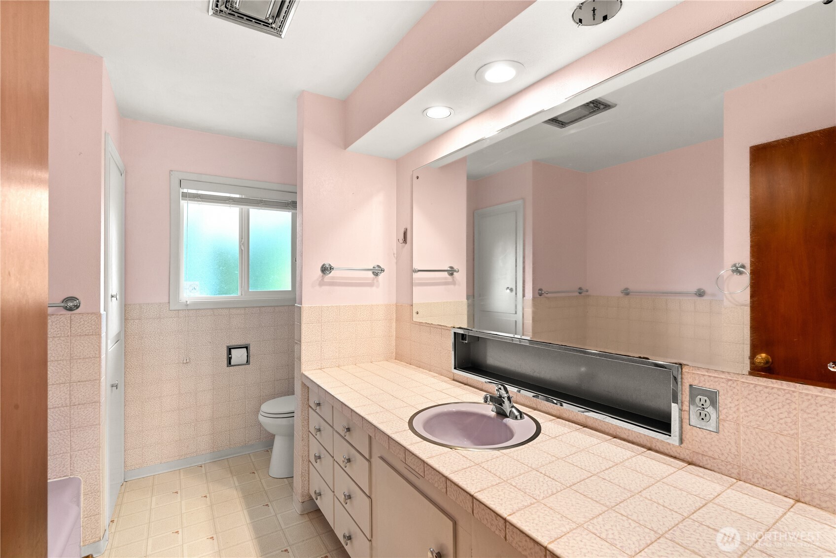 400 Fairway Drive Property Photo 18
