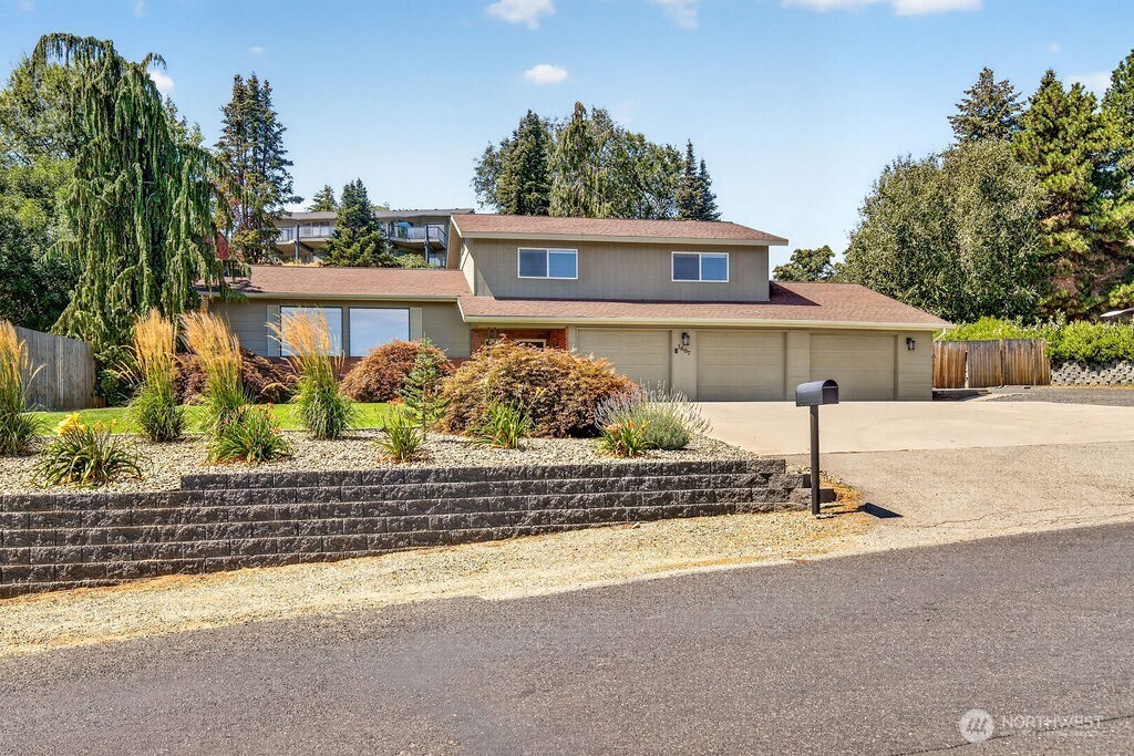 1607 Horselake Road Property Photo 2