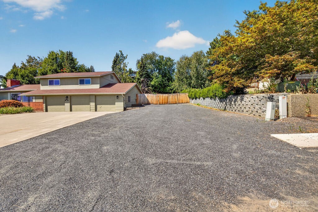 1607 Horselake Road Property Photo 3