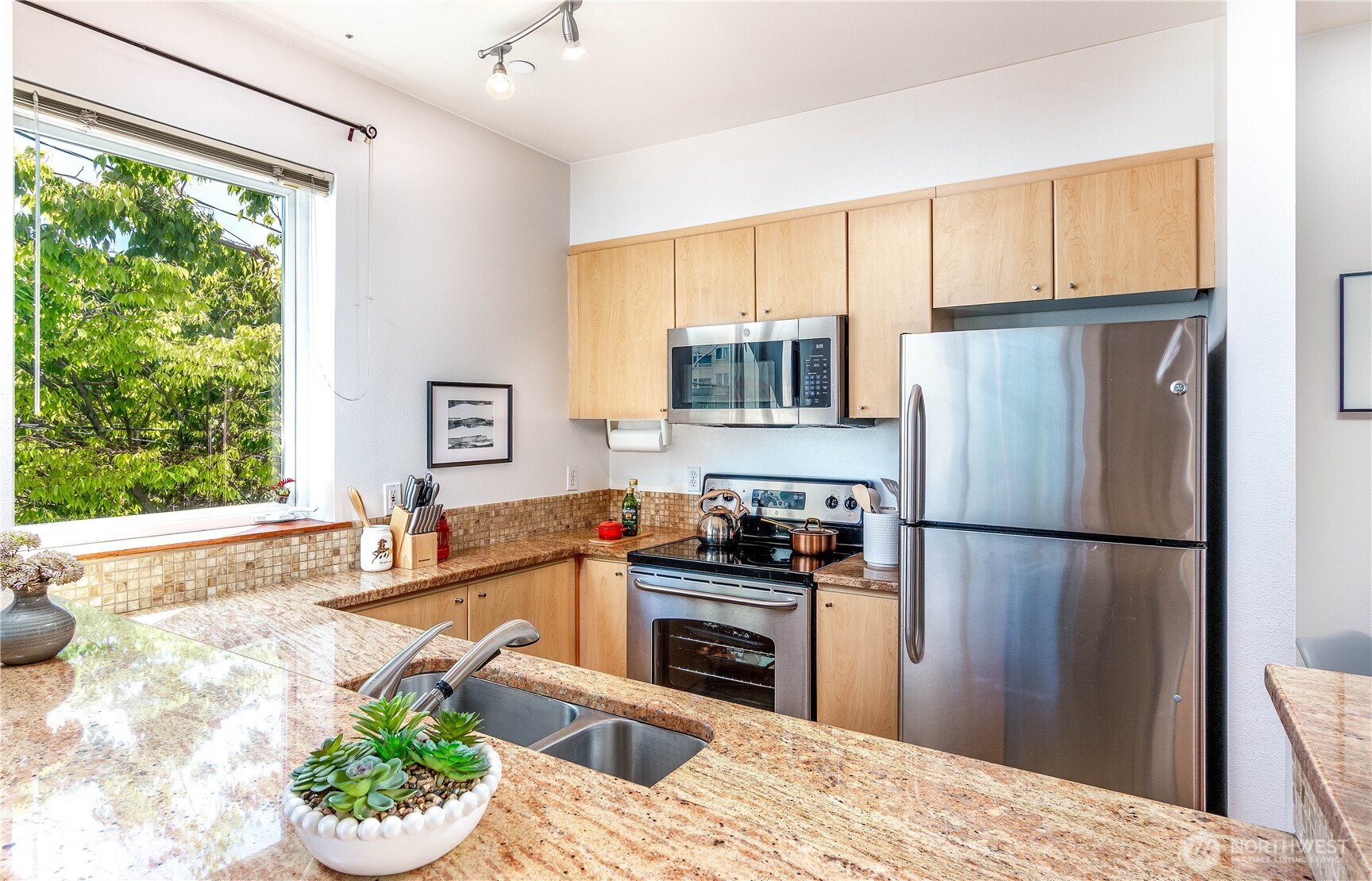 668 S Lane Street 314 Property Photo 6
