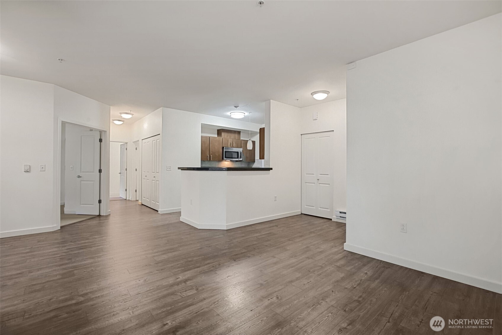 21055 40th Place F1 Property Photo 4