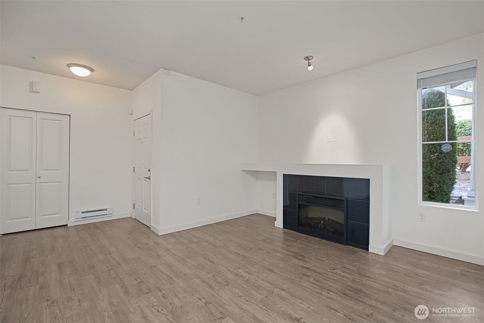 21055 40th Place F1 Property Photo 5