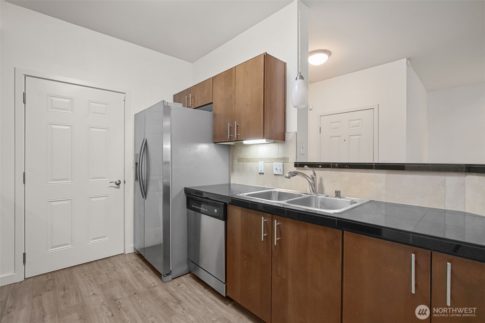 21055 40th Place F1 Property Photo 11