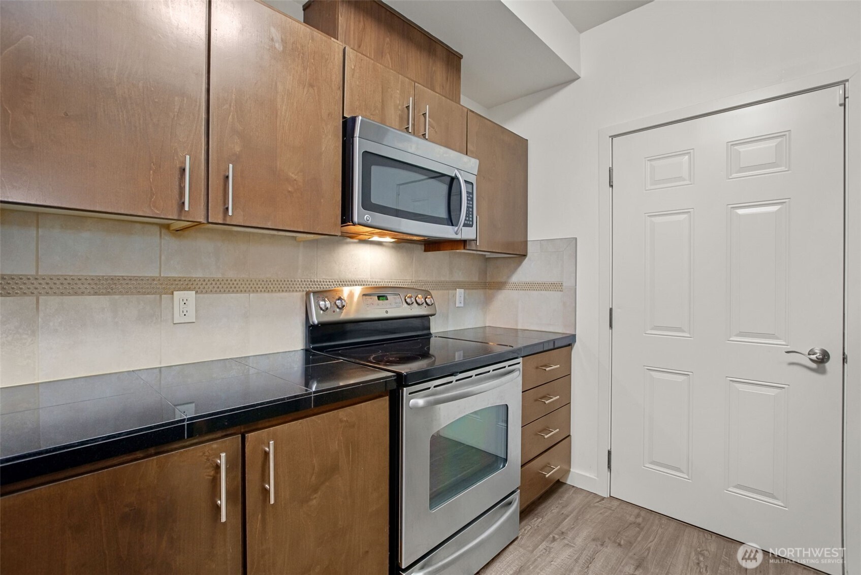 21055 40th Place F1 Property Photo 12