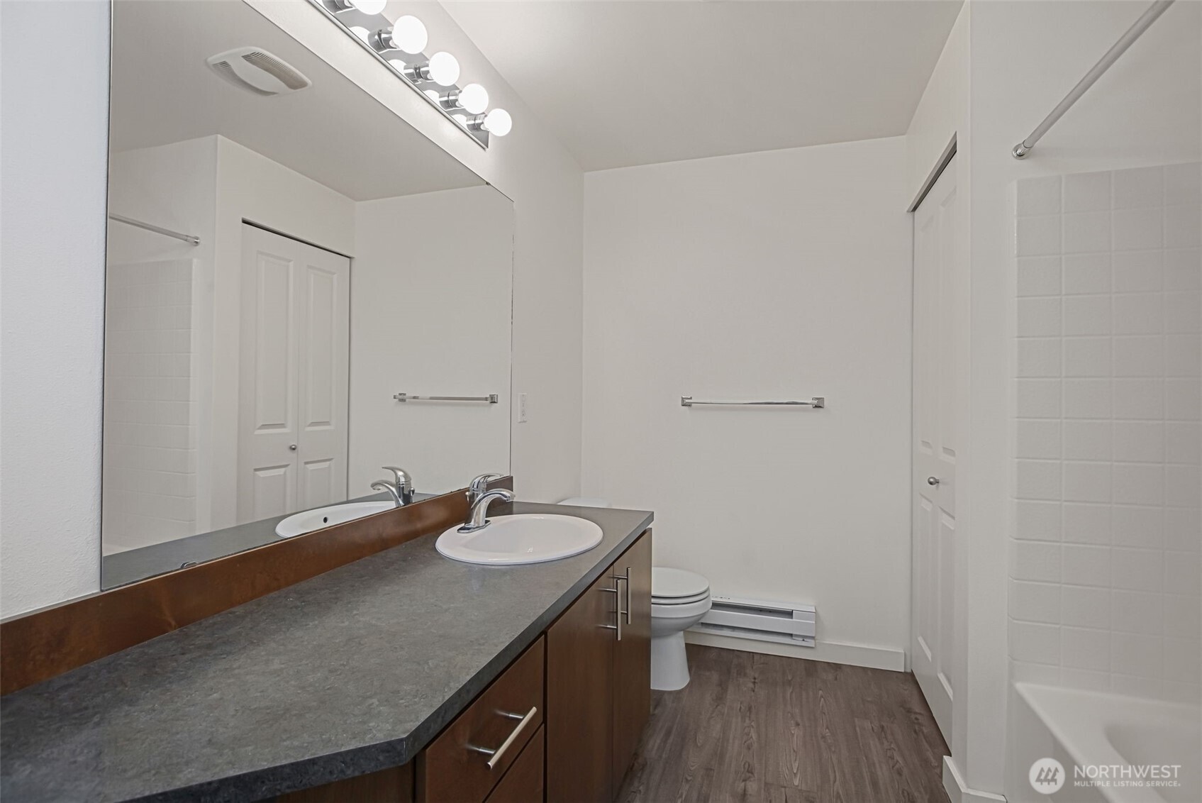 21055 40th Place F1 Property Photo 29