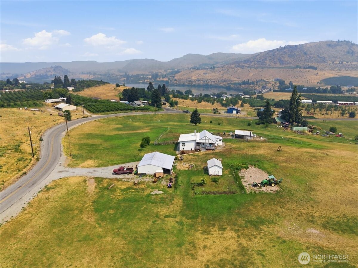 1638 Green Avenue Property Photo 1