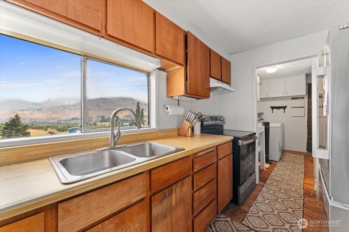 1638 Green Avenue Property Photo 3