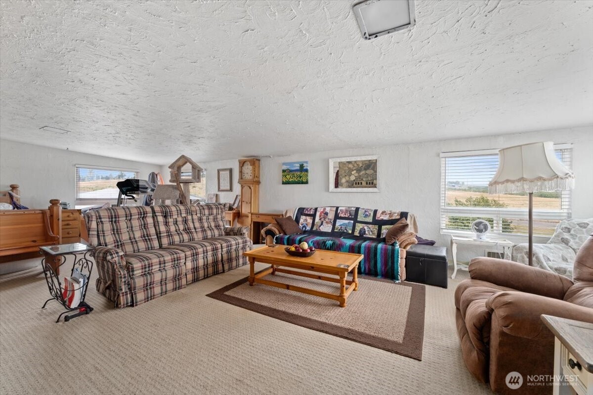 1638 Green Avenue Property Photo 11