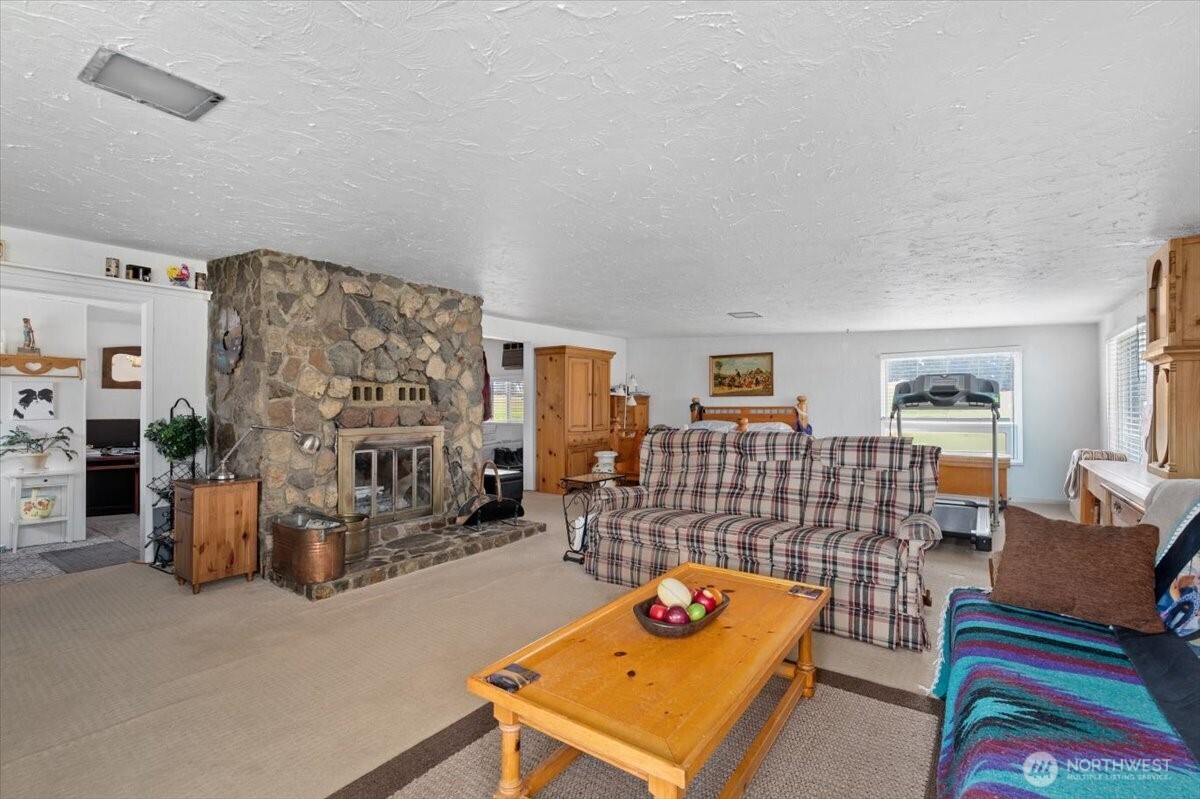 1638 Green Avenue Property Photo 12