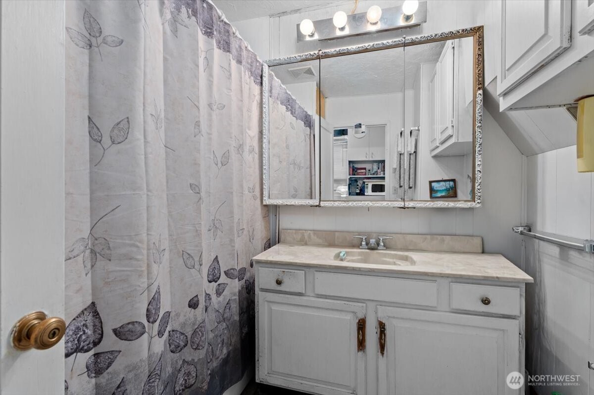 1638 Green Avenue Property Photo 15