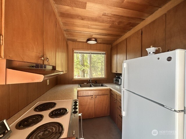 240 Old Midden Lane Property Photo 12